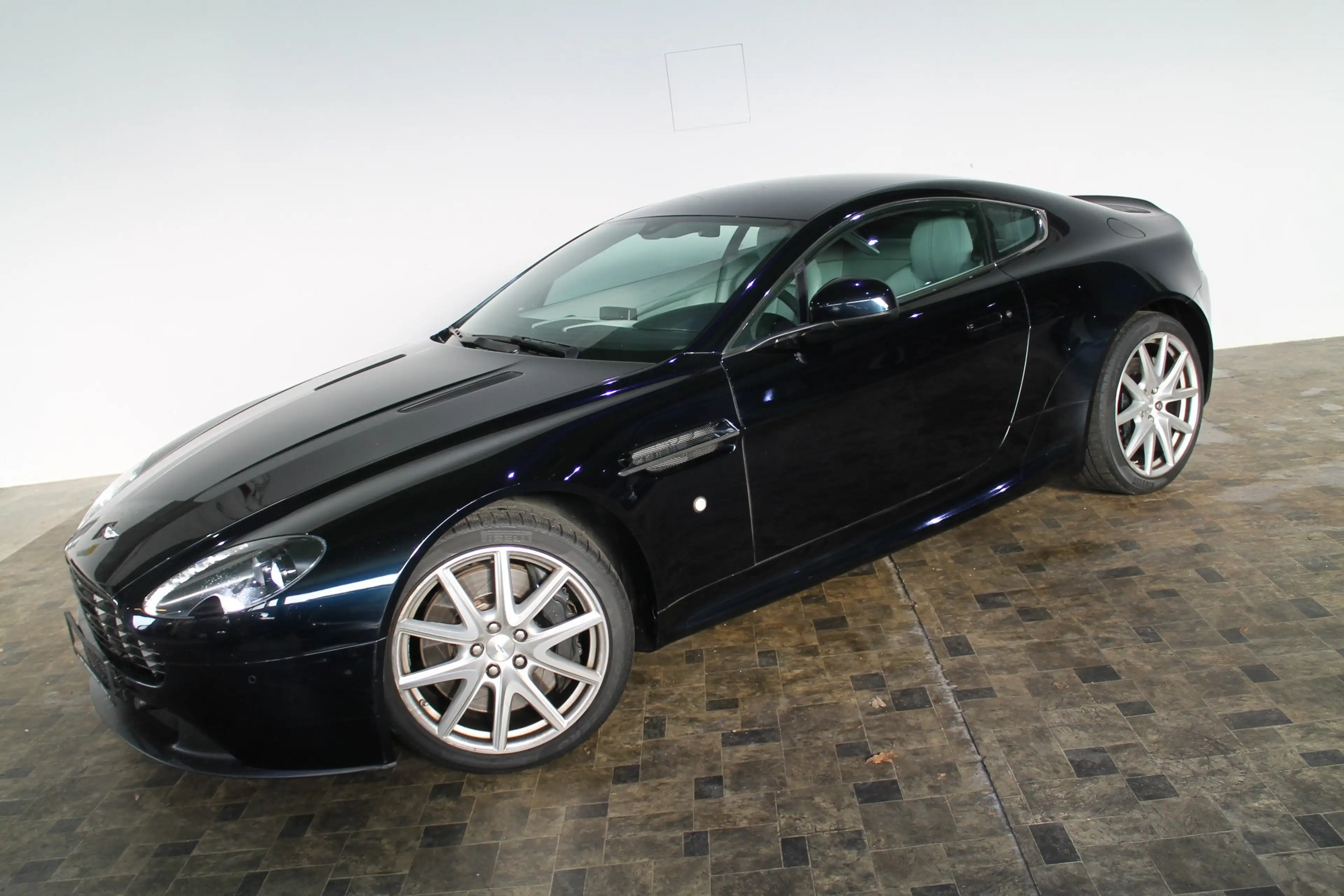 Aston Martin V8 Vantage 4,7i, Scheckheft gepflegt bei Aston Martin — photo 6