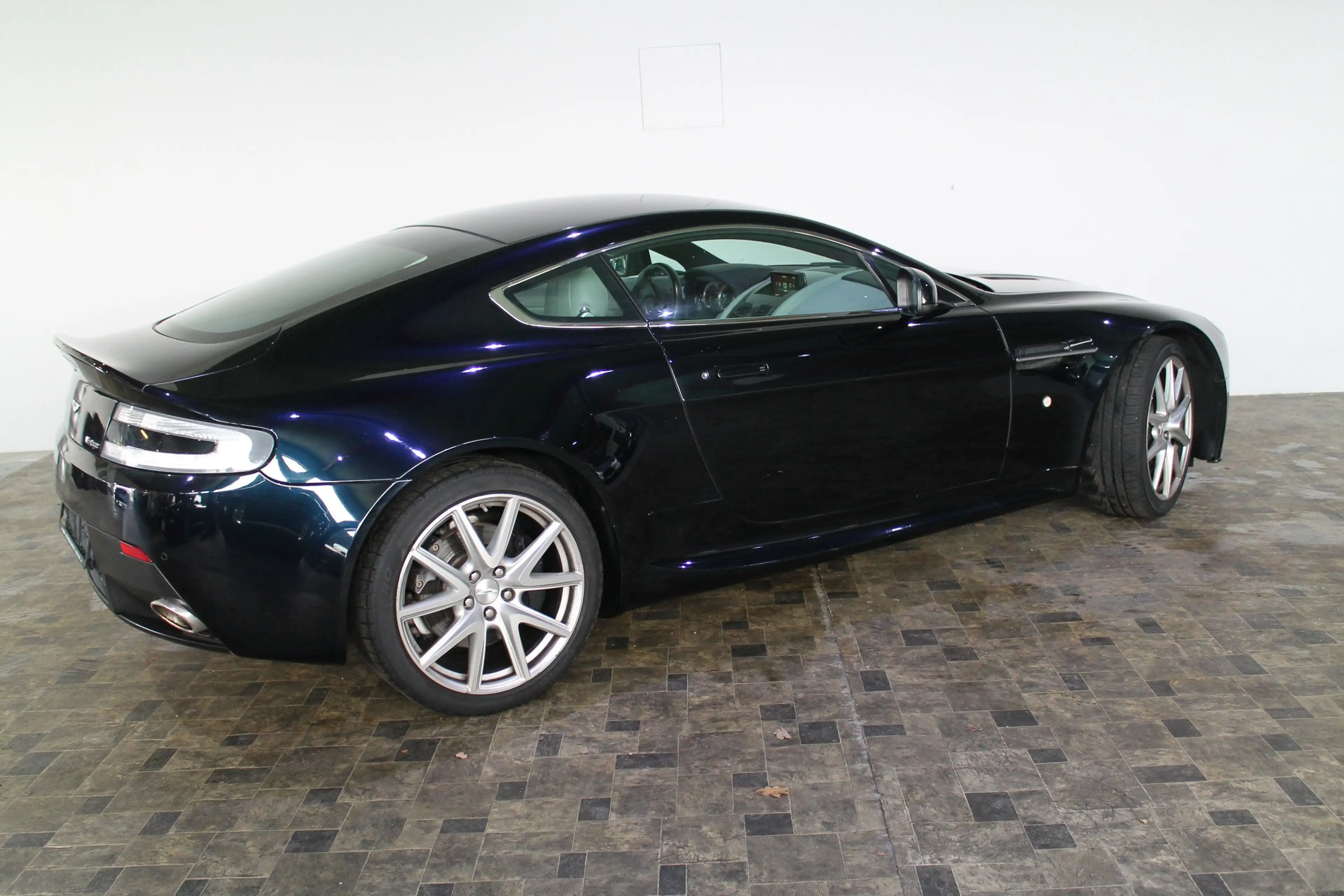 Aston Martin V8 Vantage 4,7i, Scheckheft gepflegt bei Aston Martin — photo 7