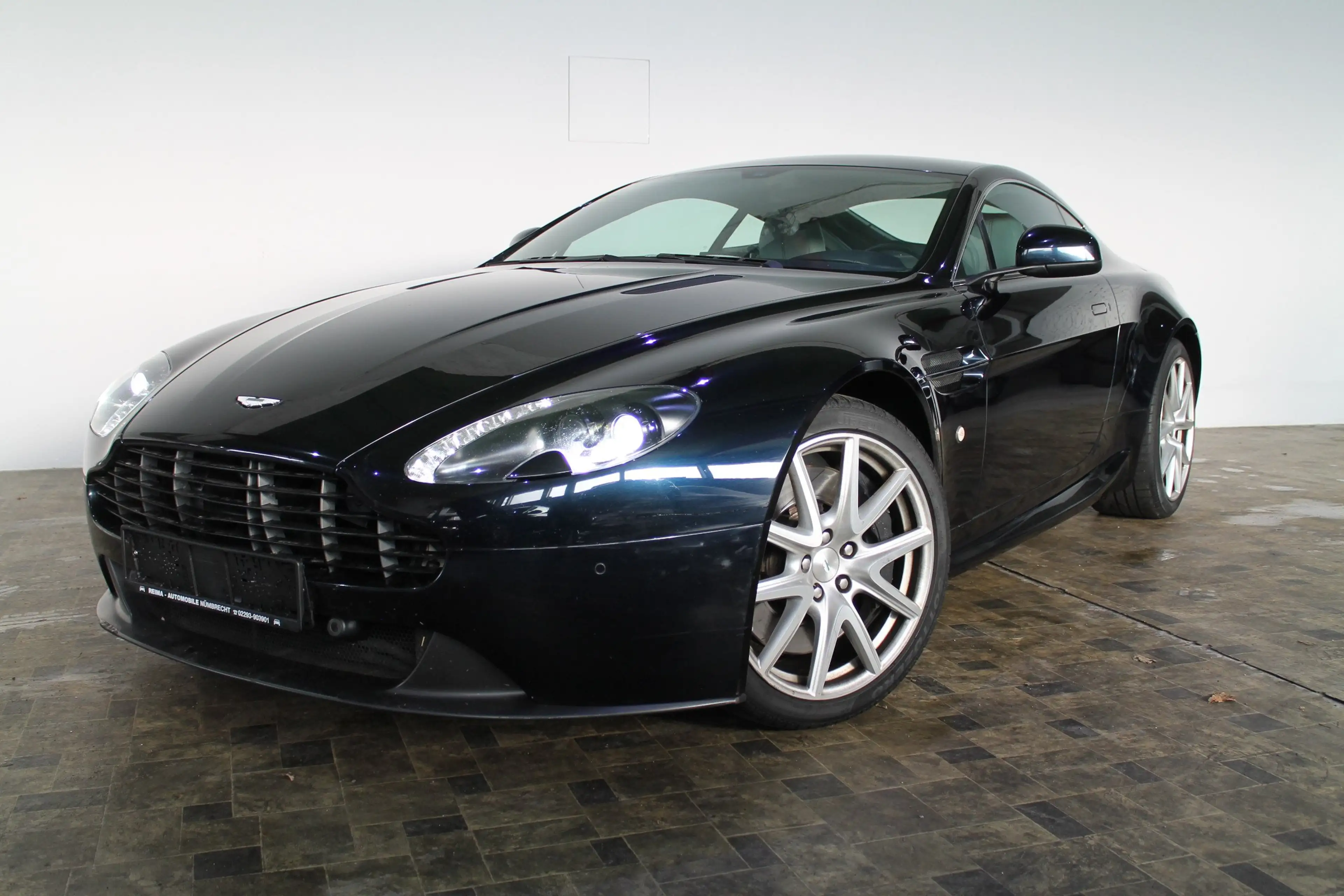 Aston Martin V8 Vantage 4,7i, Scheckheft gepflegt bei Aston Martin — photo 3