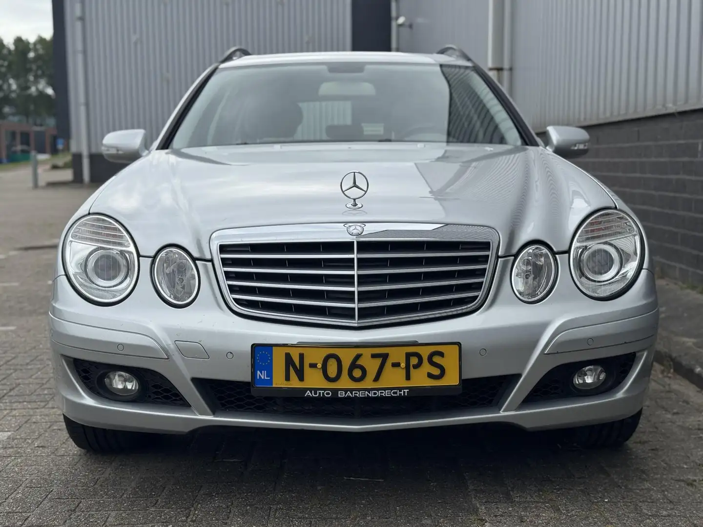 Mercedes-Benz E 280 Estate Classic 4-Matic Open Dak Grau - 2