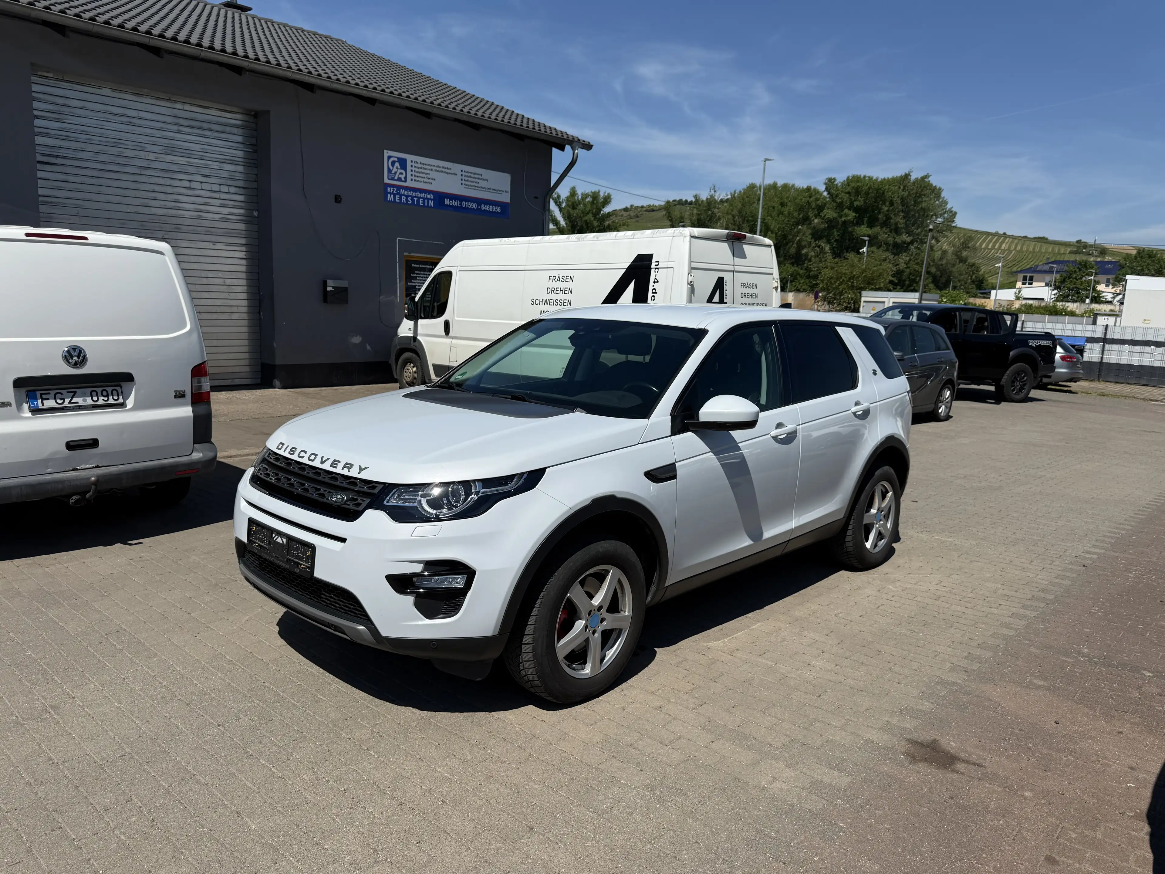 Land Rover Discovery Sport SE AWD — photo 4