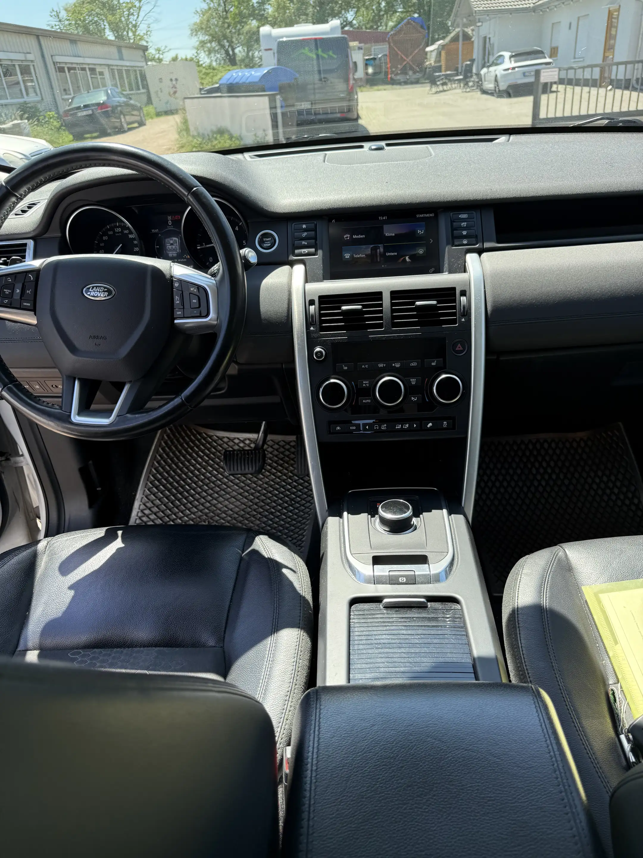 Land Rover Discovery Sport SE AWD — photo 13