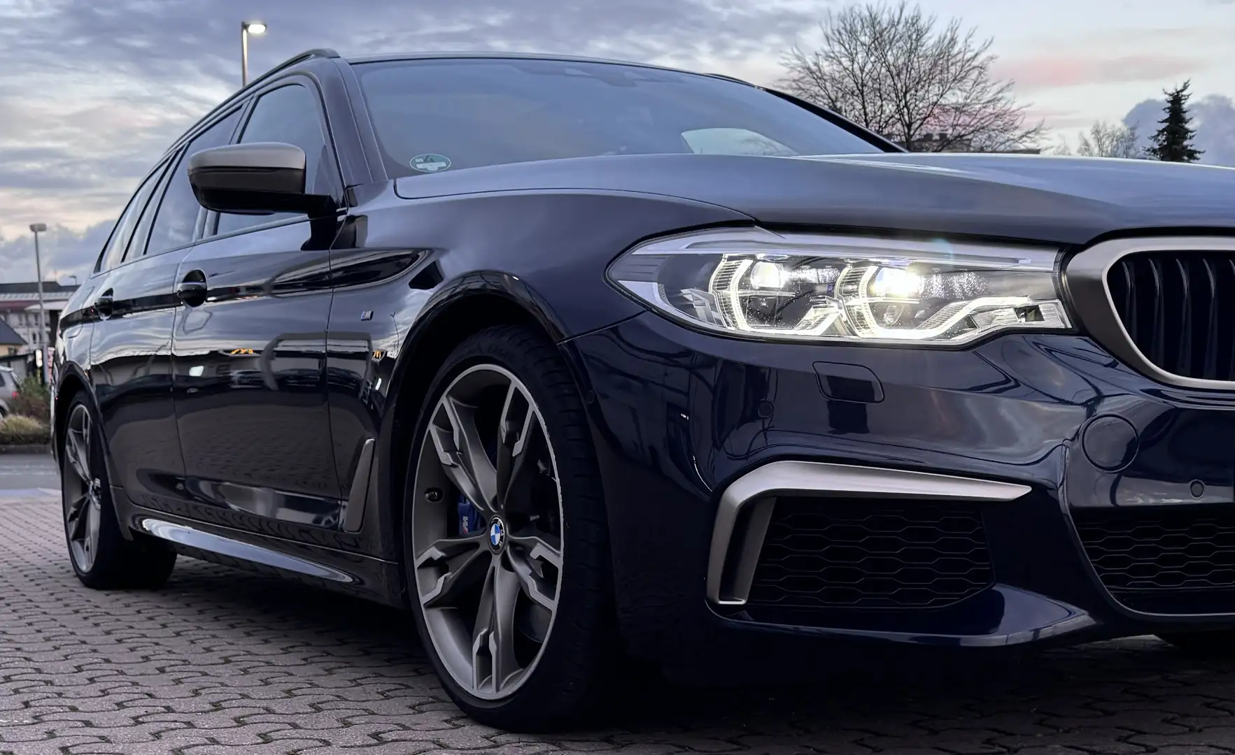 BMW M550 BMW 550d xDrive Czarny - 1