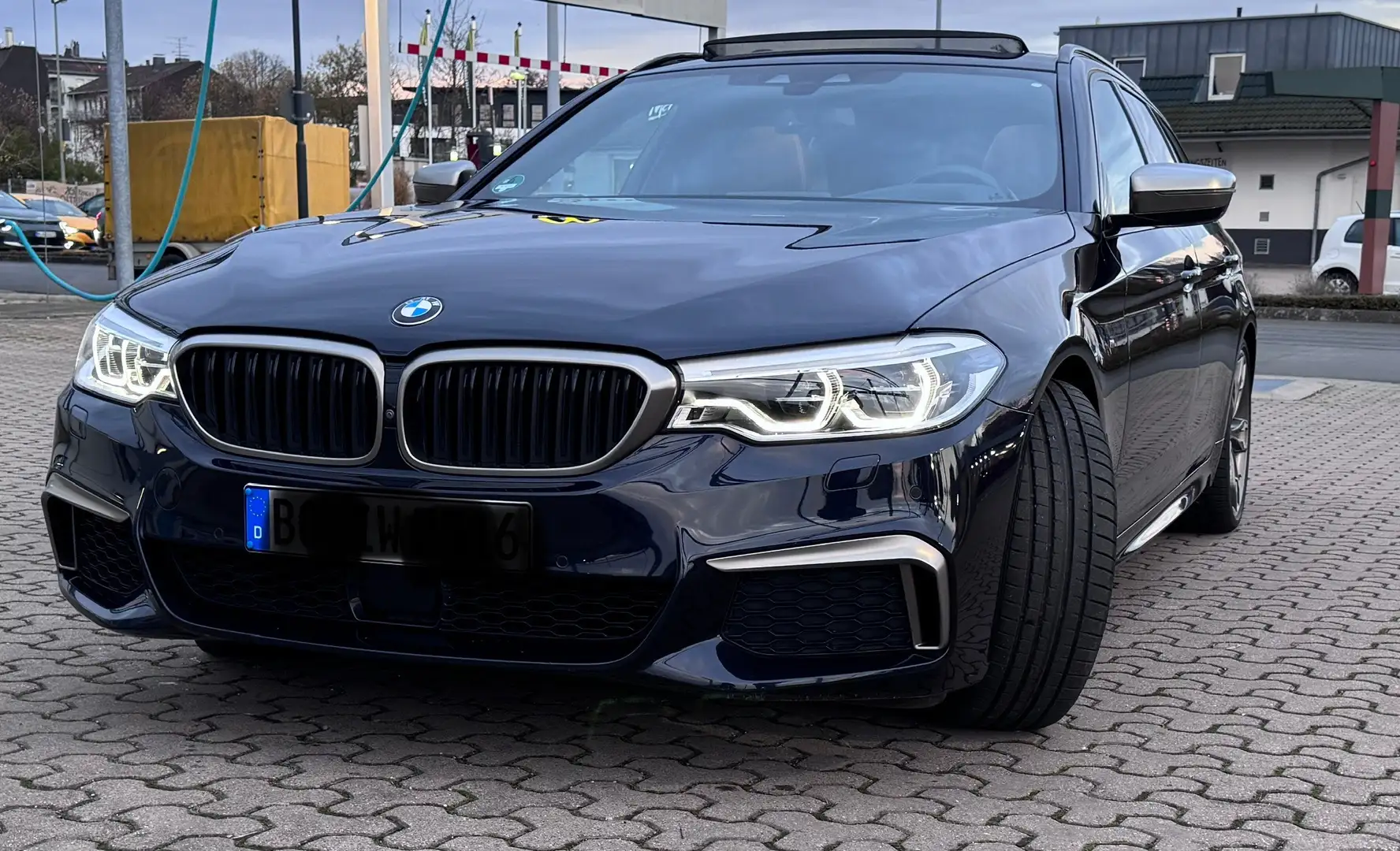 BMW M550 BMW 550d xDrive Czarny - 2