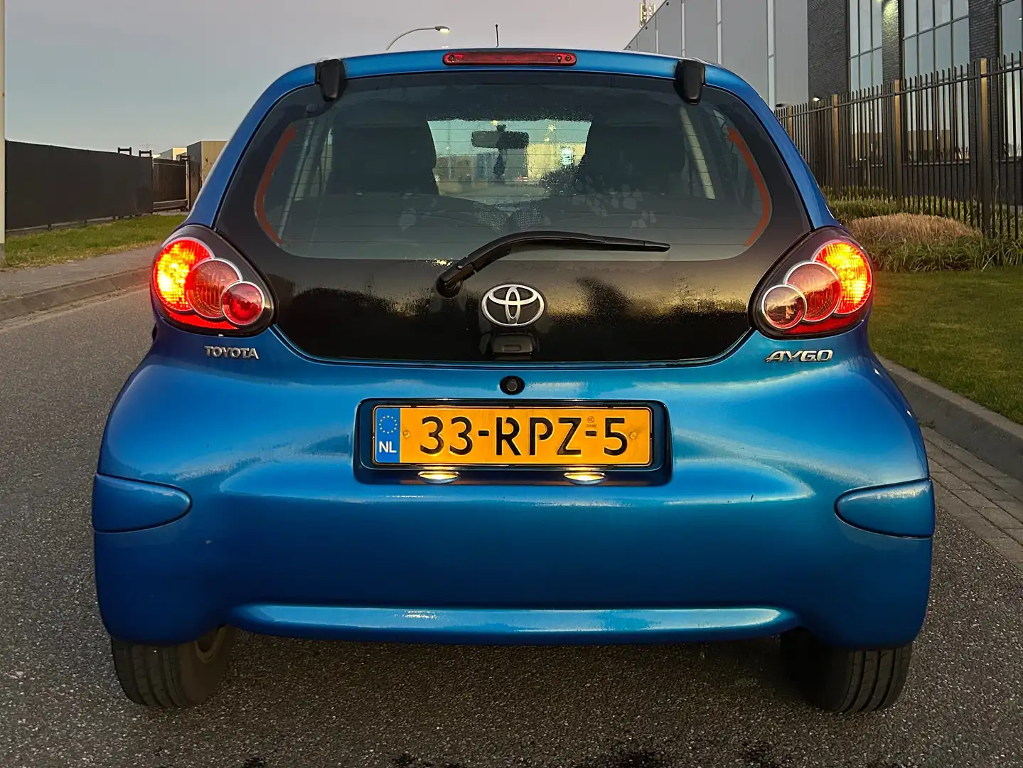 Toyota Aygo Aygo 1.0-12V Comfort Nav. Blauw - 2
