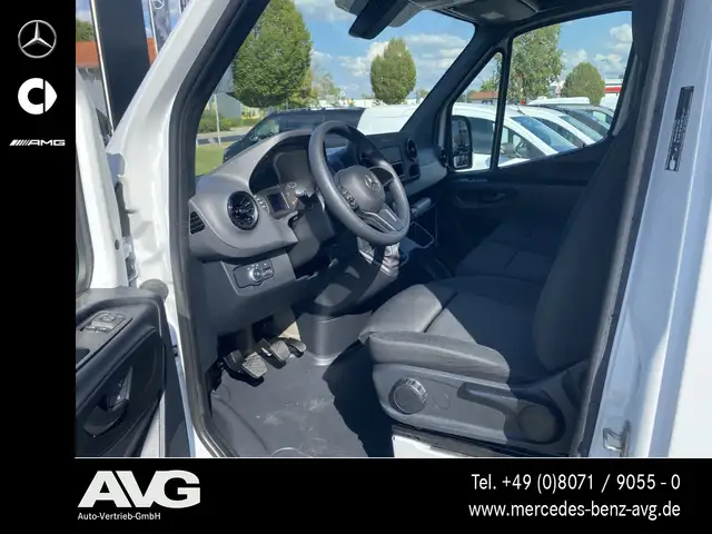 Mercedes-Benz Sprinter view 8