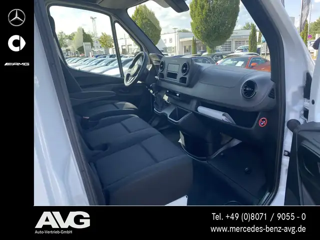 Mercedes-Benz Sprinter view 9
