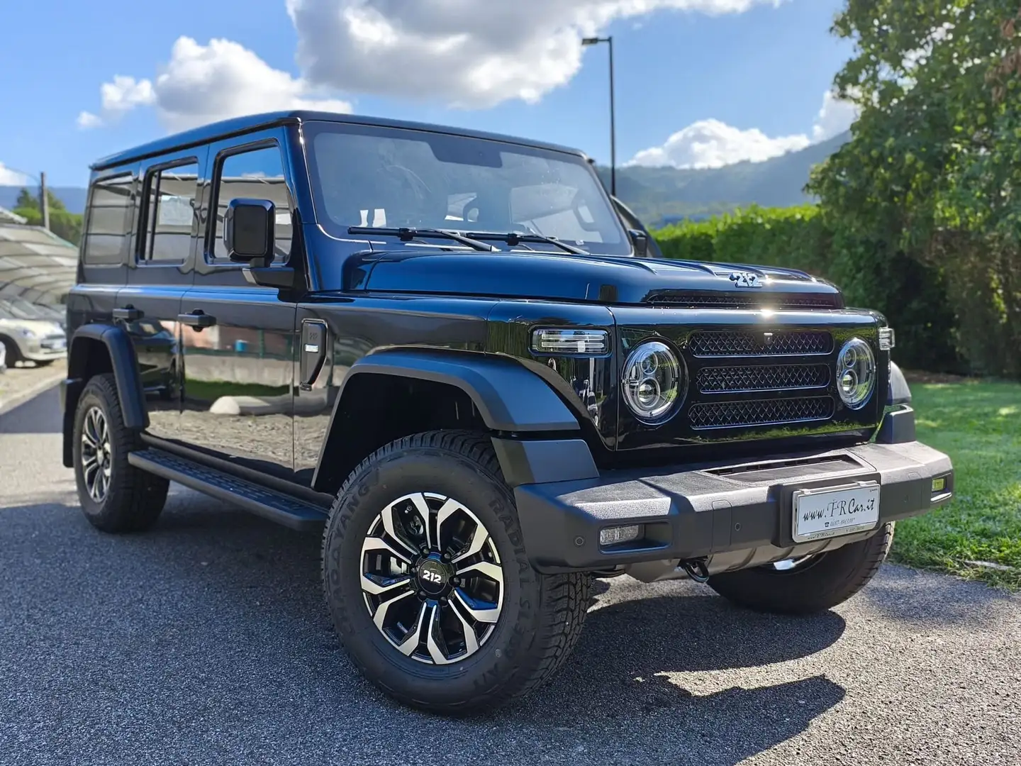 EMC 212 2.0 TDI 8AT 4WD Diesel Schwarz - 1