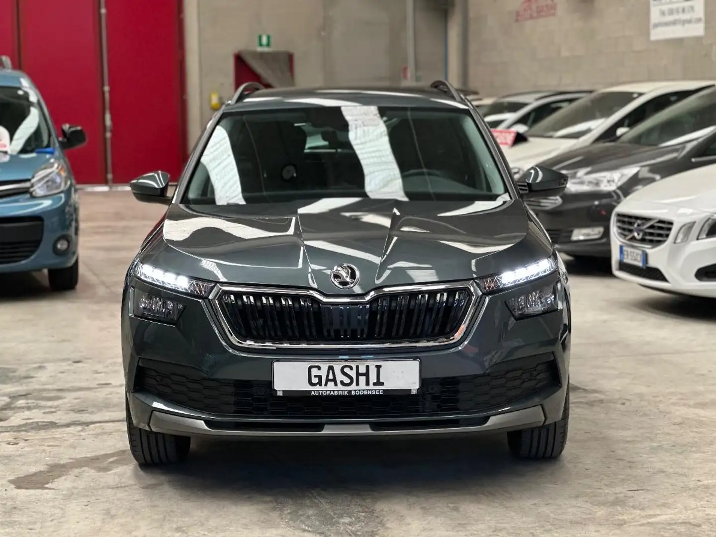 Skoda Kamiq SKODA  Benzina Gris - 2