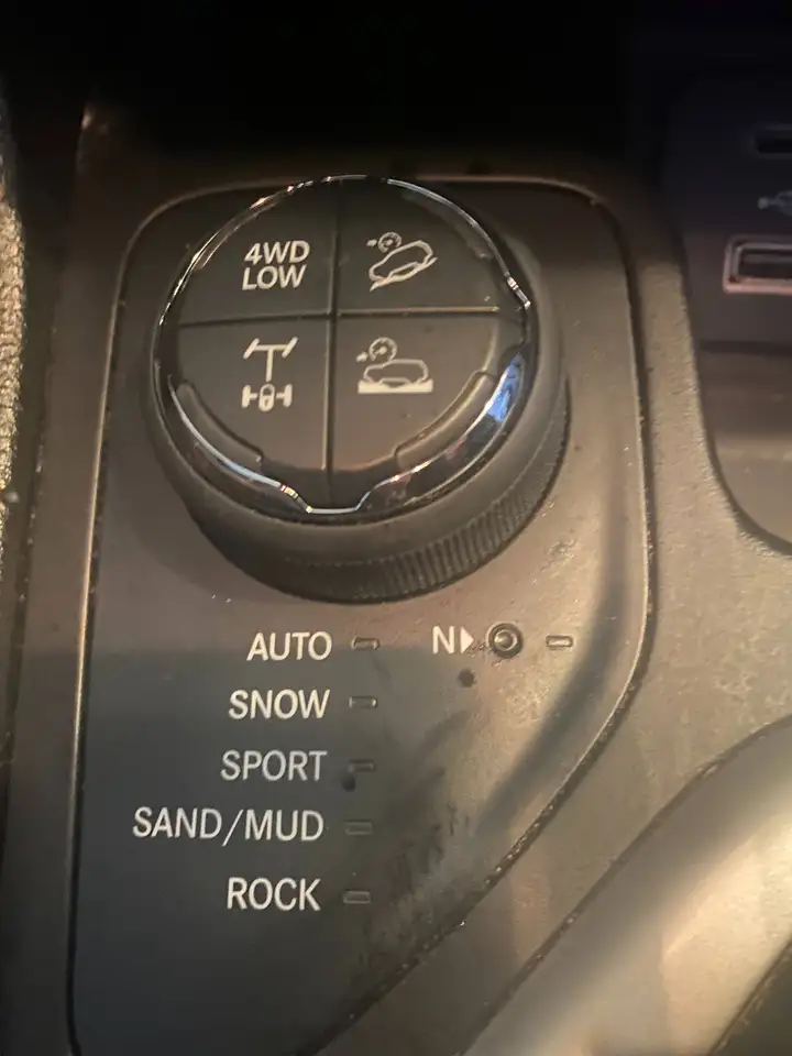 Jeep Cherokee снимка Jeep Cherokee