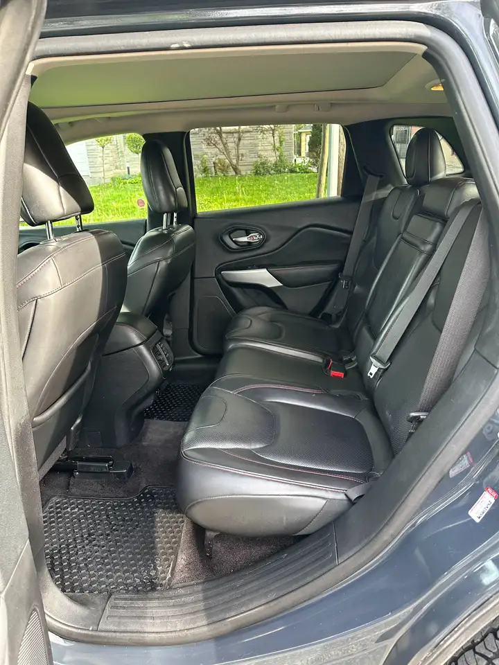 Jeep Cherokee снимка Jeep Cherokee