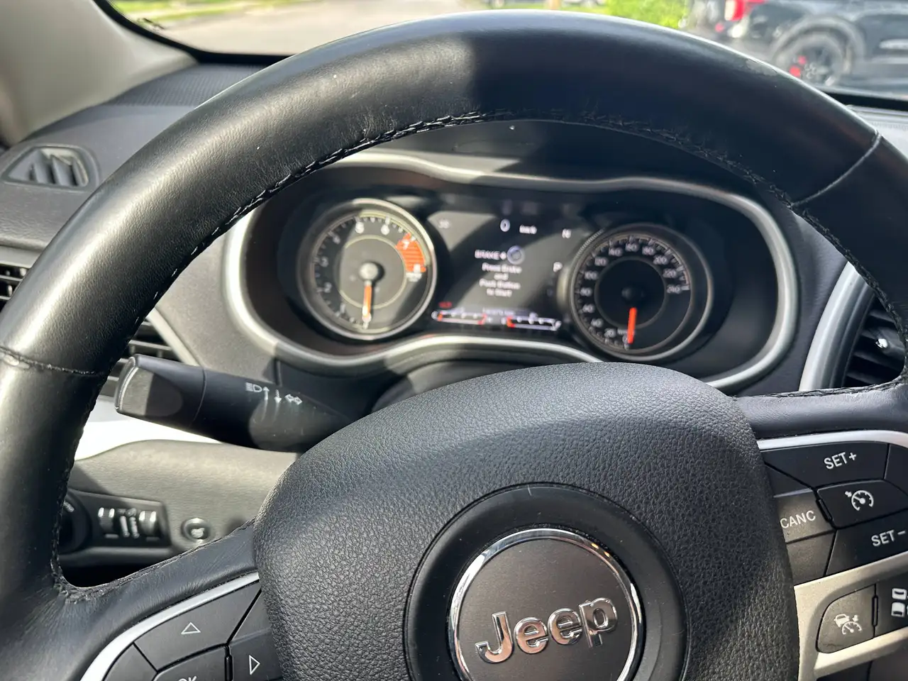 Jeep Cherokee снимка Jeep Cherokee