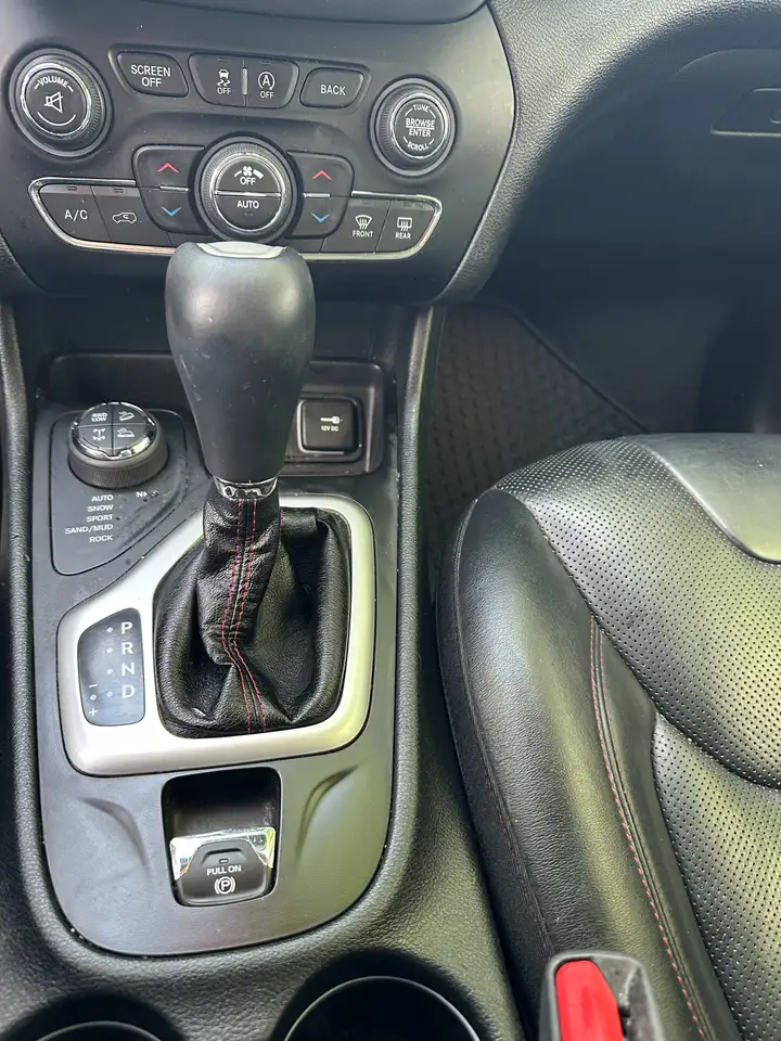 Jeep Cherokee снимка Jeep Cherokee