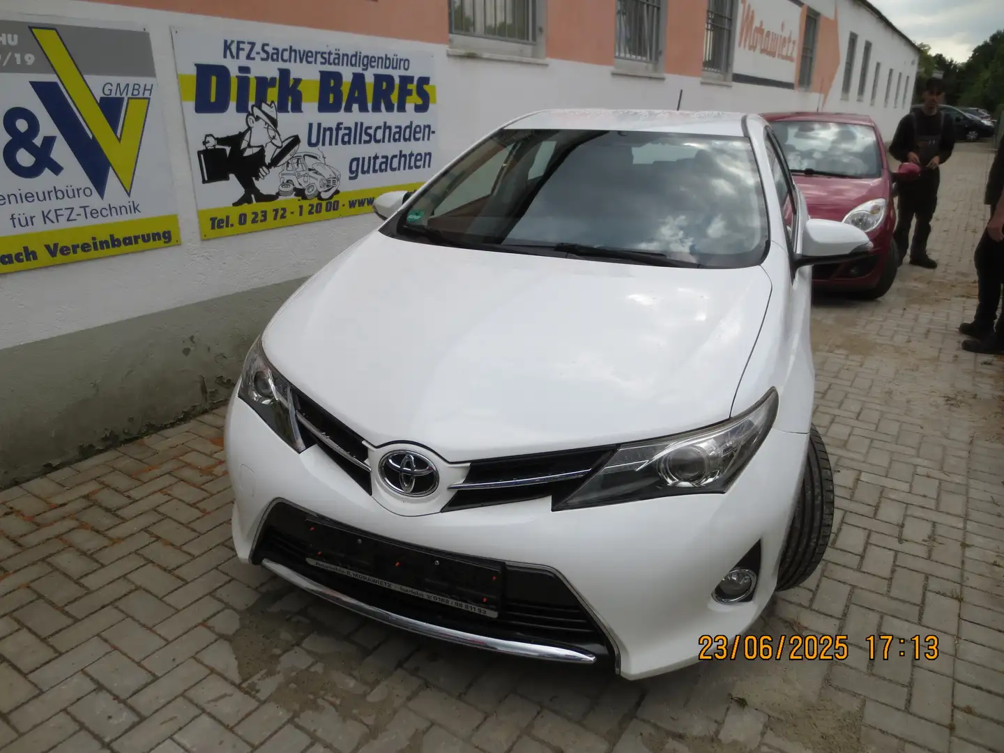 Toyota Auris 1.33 Dual-VVT-i Comfort Weiß - 1