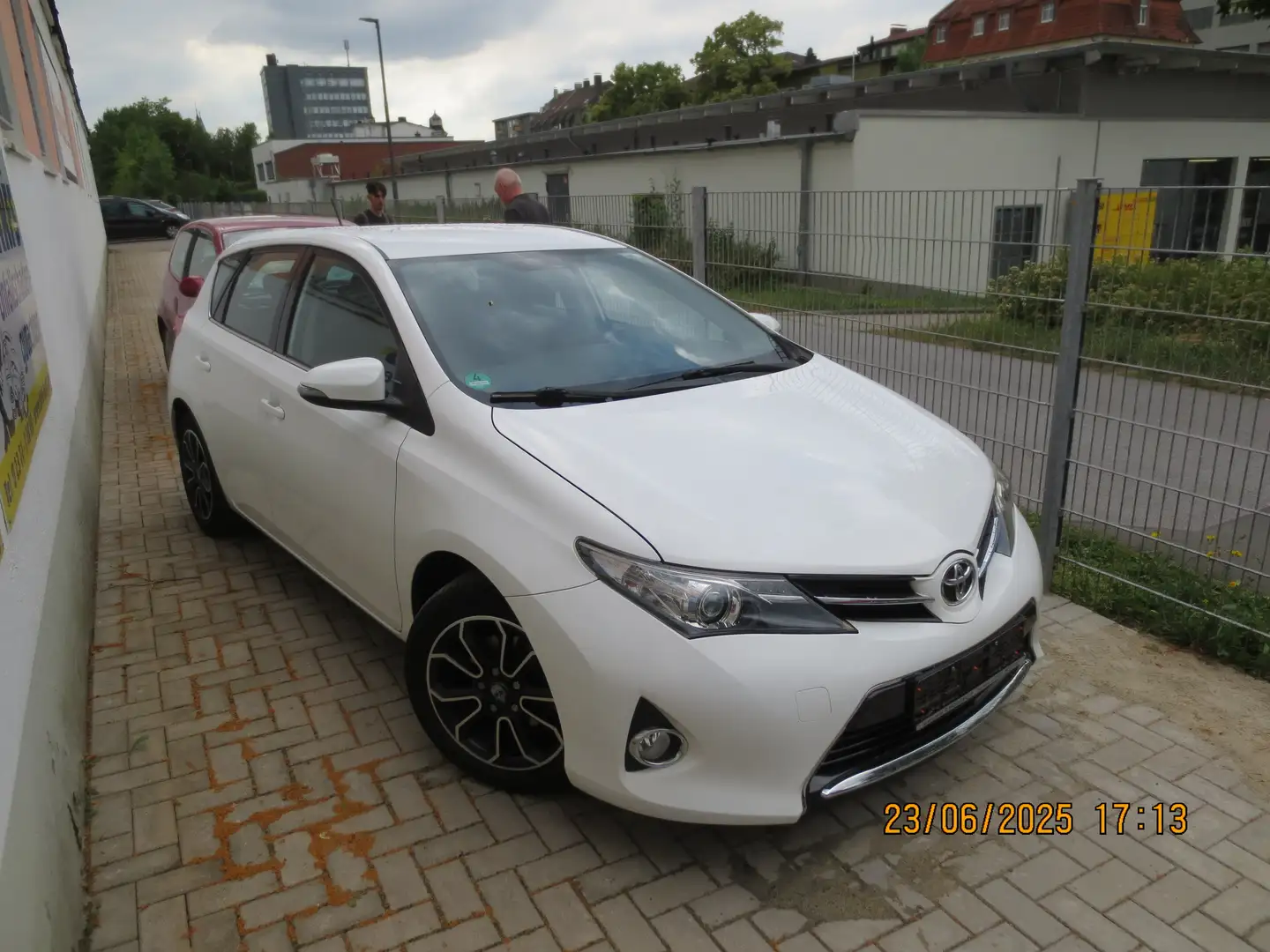 Toyota Auris 1.33 Dual-VVT-i Comfort Weiß - 2
