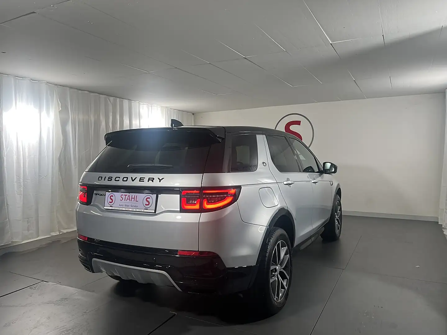Land Rover Discovery Sport P300e R-Dynamic SE Aut. | Auto Stahl Wien 23 Silber - 2