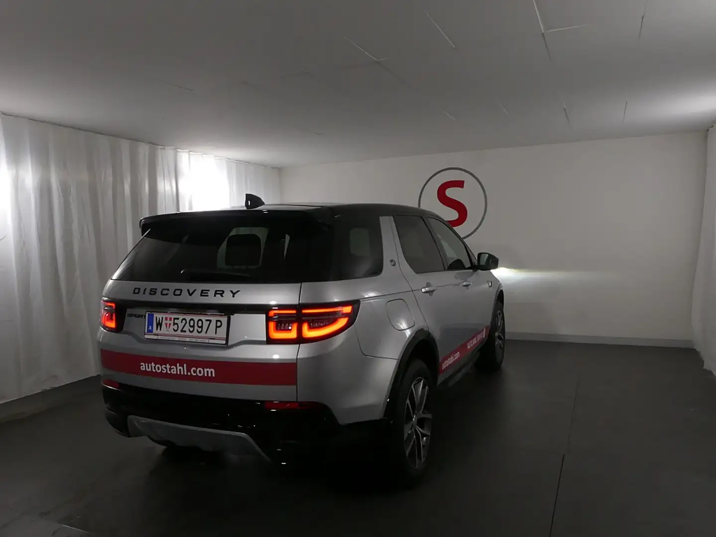 Land Rover Discovery Sport P300e R-Dynamic SE Aut. | Auto Stahl Wien 23 Silber - 2