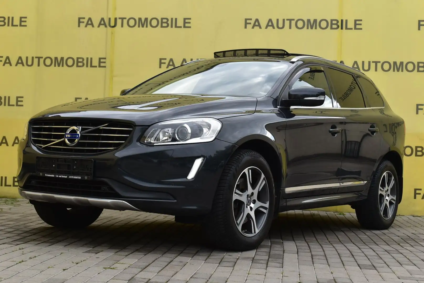 Volvo XC60 Summum AWD/LEDER/PANORAMA/AHK/LEDER/SHZ/PDC Gris - 1