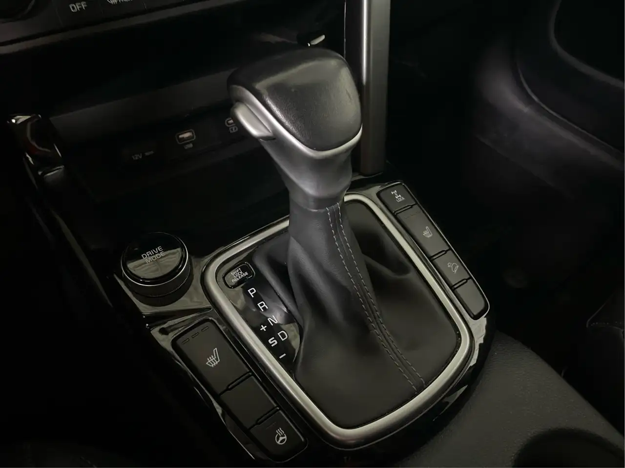 Kia Seltos снимка Kia Seltos