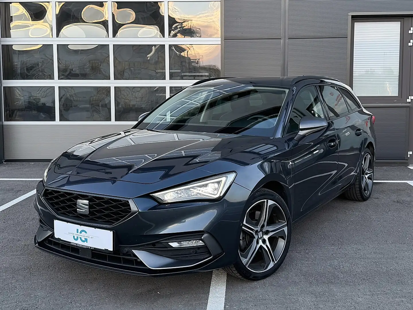 SEAT Leon ST FR eHybrid 204 DSG *PANO *ACC *LED Grau - 1