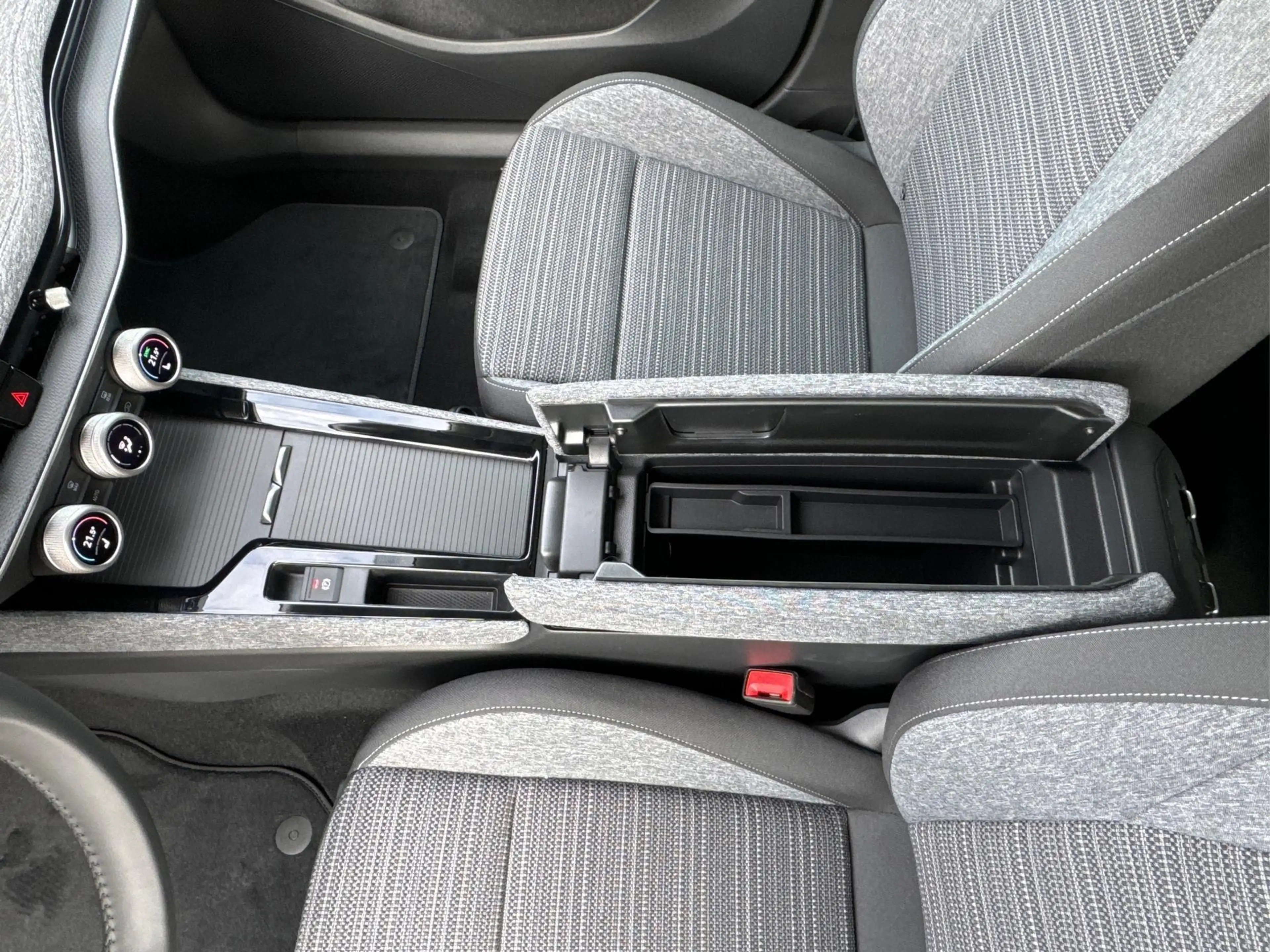 Skoda Superb Combi Selection AHK+NAVI+EL.HECKKL.+SHZ+KAMERA+... — photo 15