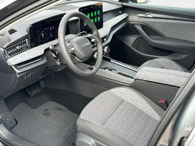 Skoda Superb view 9
