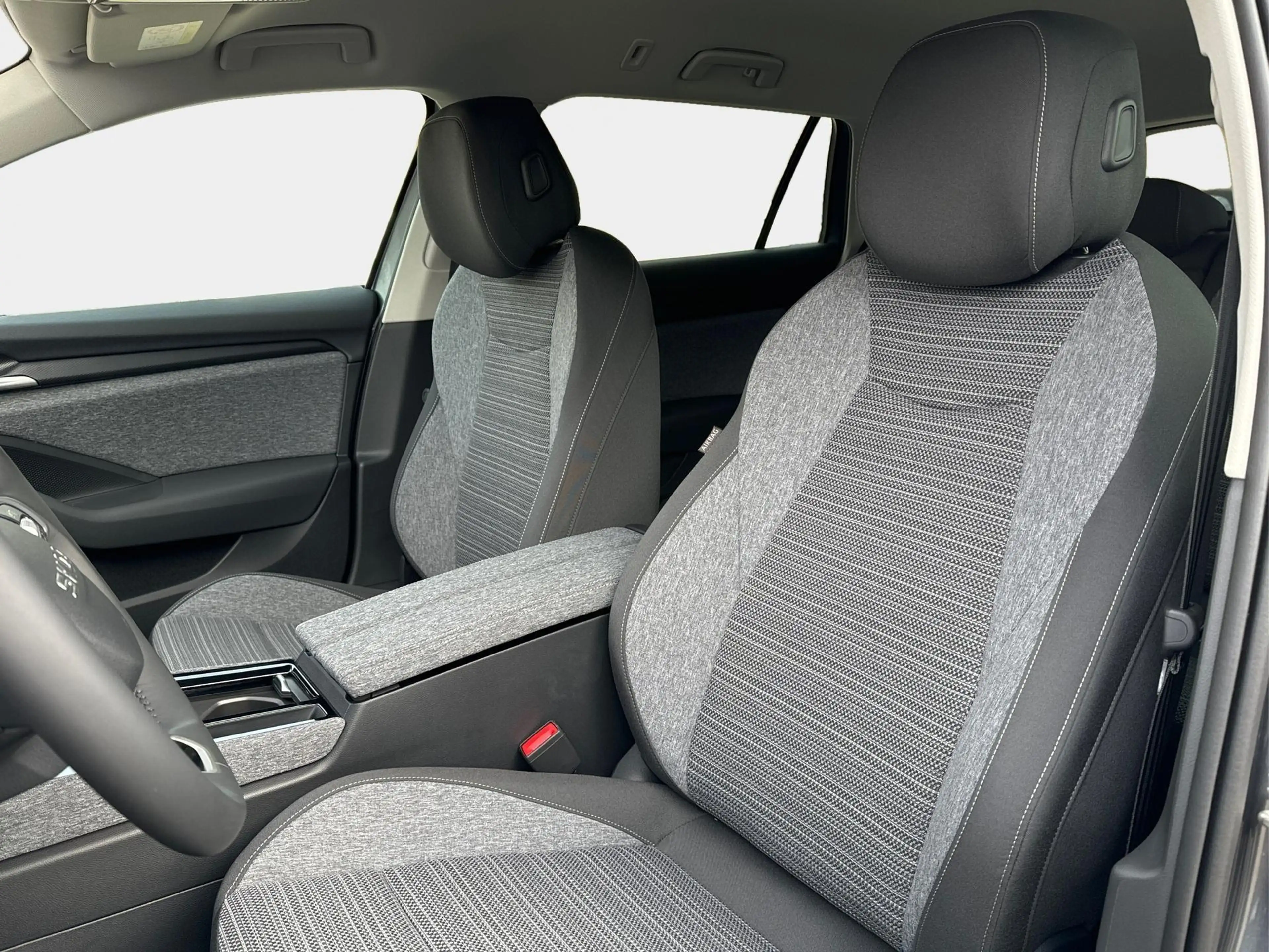 Skoda Superb Combi Selection AHK+NAVI+EL.HECKKL.+SHZ+KAMERA+... — photo 17