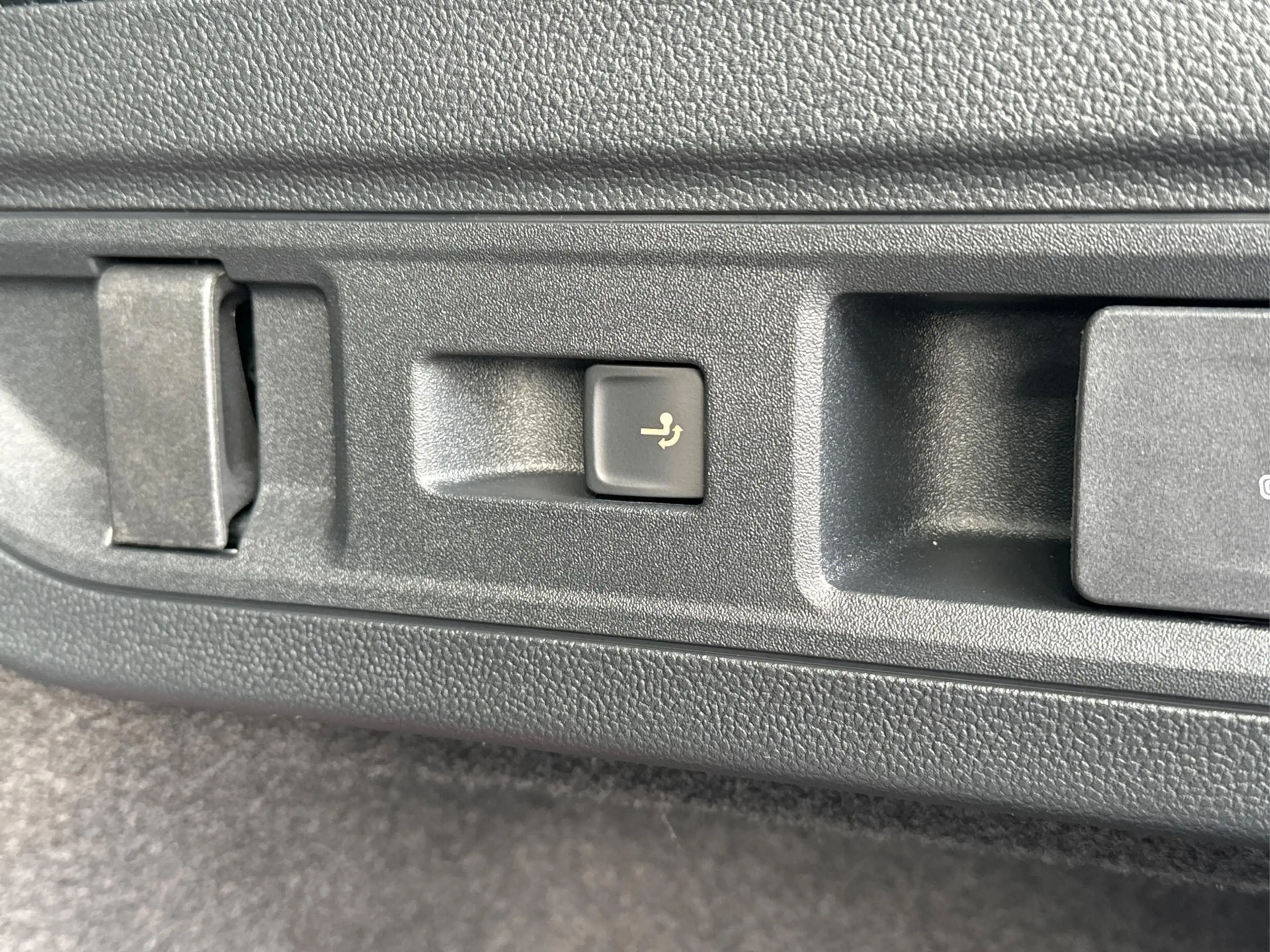 Skoda Superb Combi Selection AHK+NAVI+EL.HECKKL.+SHZ+KAMERA+... — photo 13