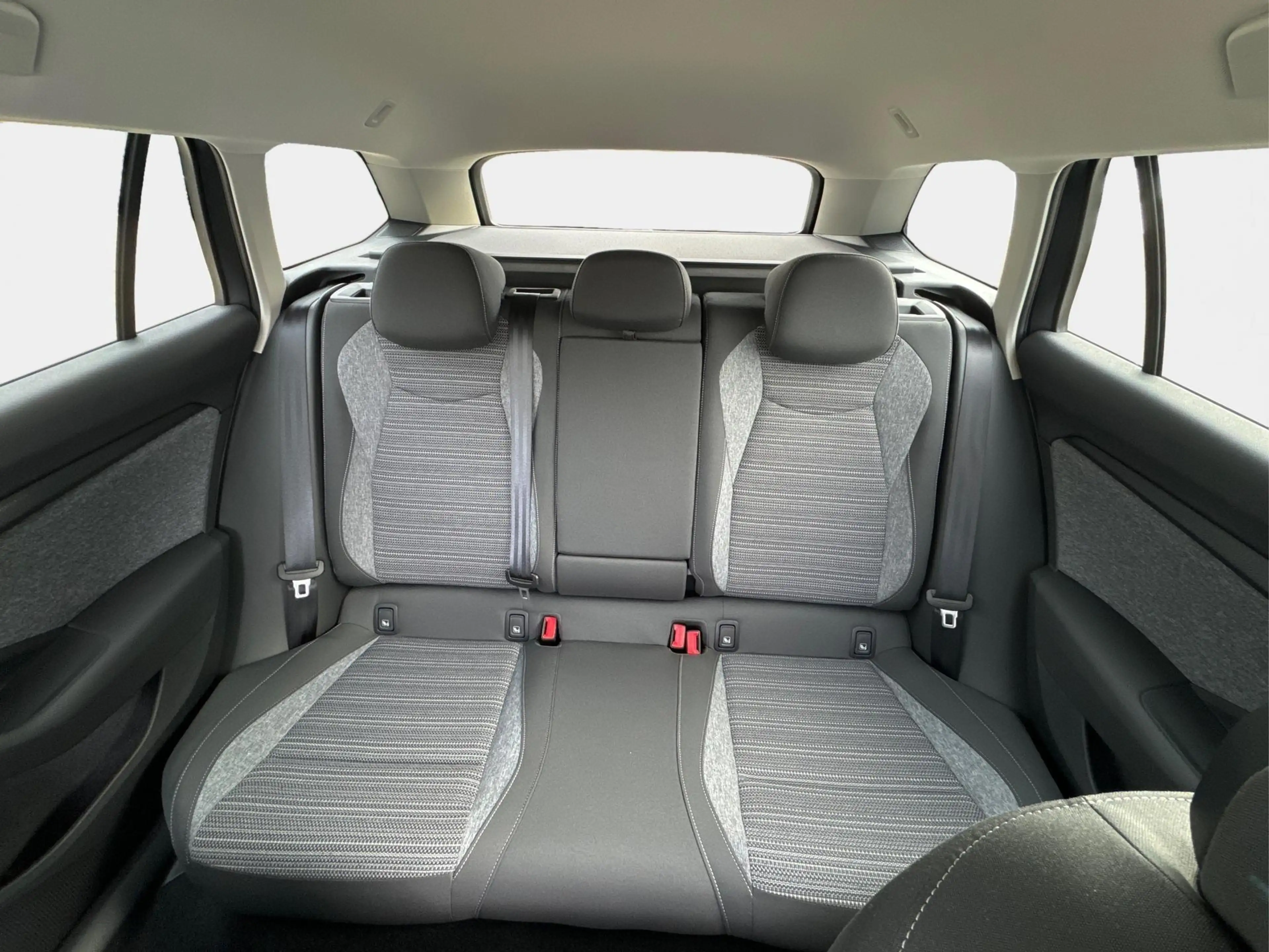 Skoda Superb Combi Selection AHK+NAVI+EL.HECKKL.+SHZ+KAMERA+... — photo 30