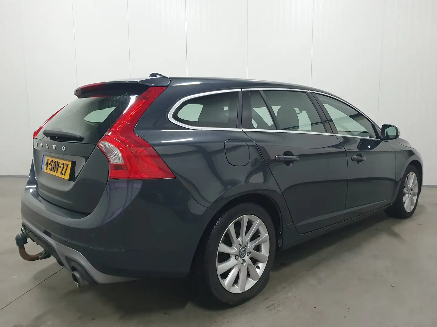 Volvo V60 1.6 D2 R-Design NAVI/H.LEDER/STOELVERW/TR.HAAK Grijs - 2