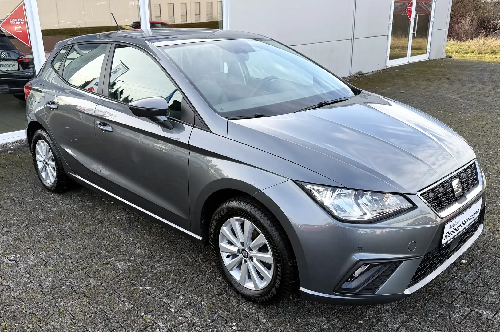 SEAT Ibiza 1.0 STYLE Eco TSI 15' ALU, TEMPOMAT, Start&Stop Grau - 1