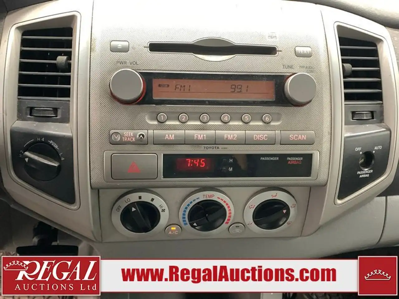 Toyota Tacoma photo Toyota Tacoma