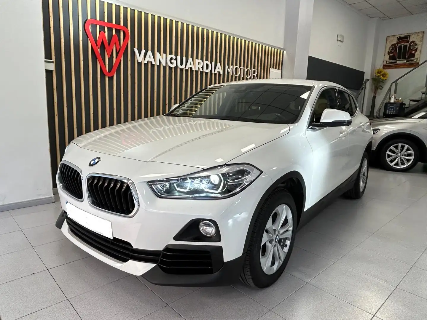 BMW X2 sDrive 18iA Weiß - 2