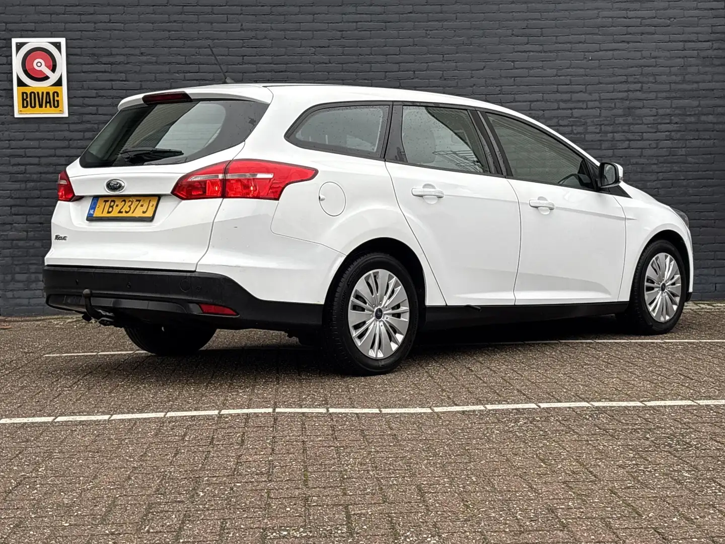 Ford Focus Wagon 1.0 Trend | € 4.295,- NETTO! | Airco | Trekh Weiß - 2