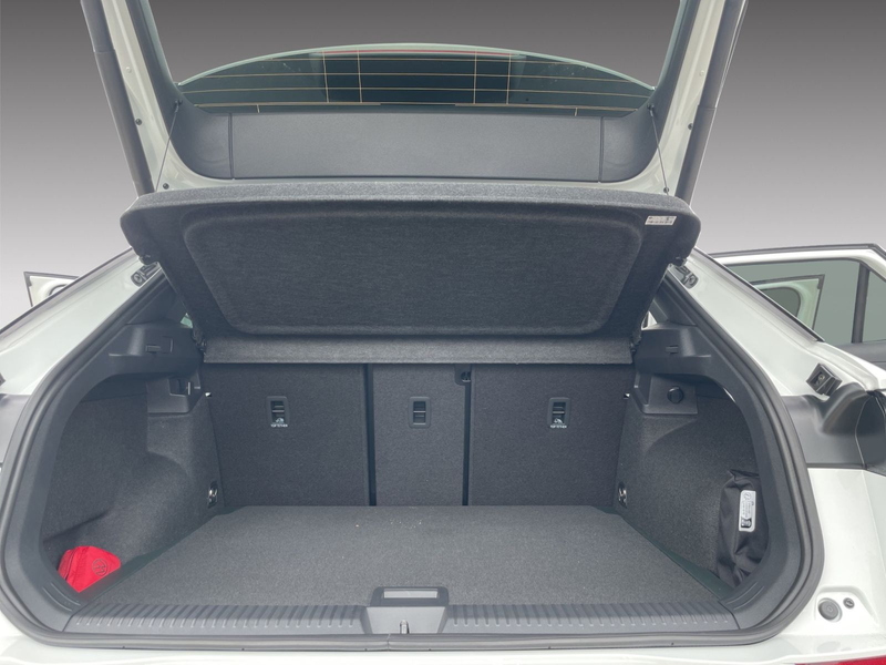 Volkswagen T-Roc R-Line 1.5 eTSI DSG IQ.DRIVE+HEADUP+PANO — photo 13