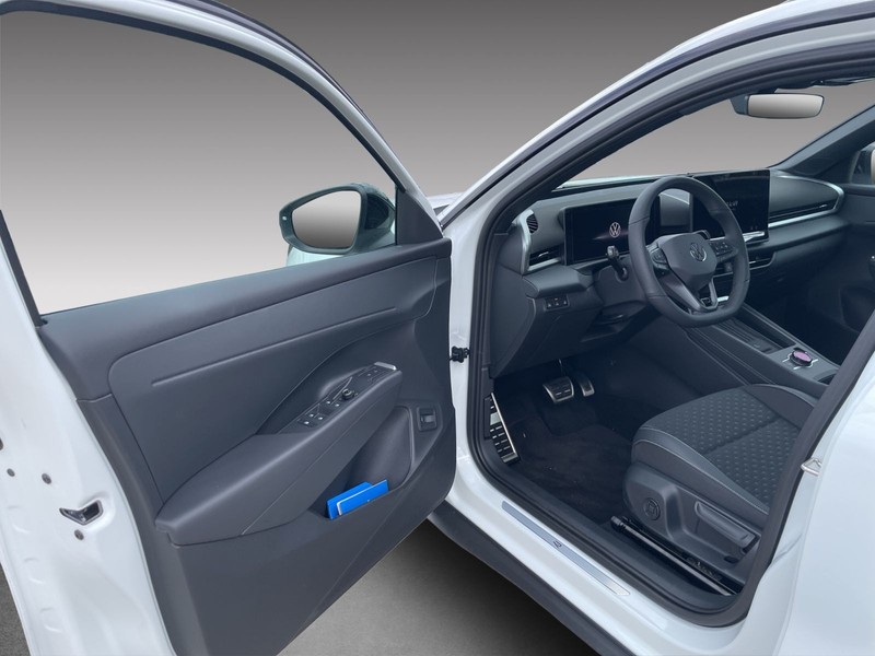 Volkswagen T-Roc R-Line 1.5 eTSI DSG IQ.DRIVE+HEADUP+PANO — photo 8