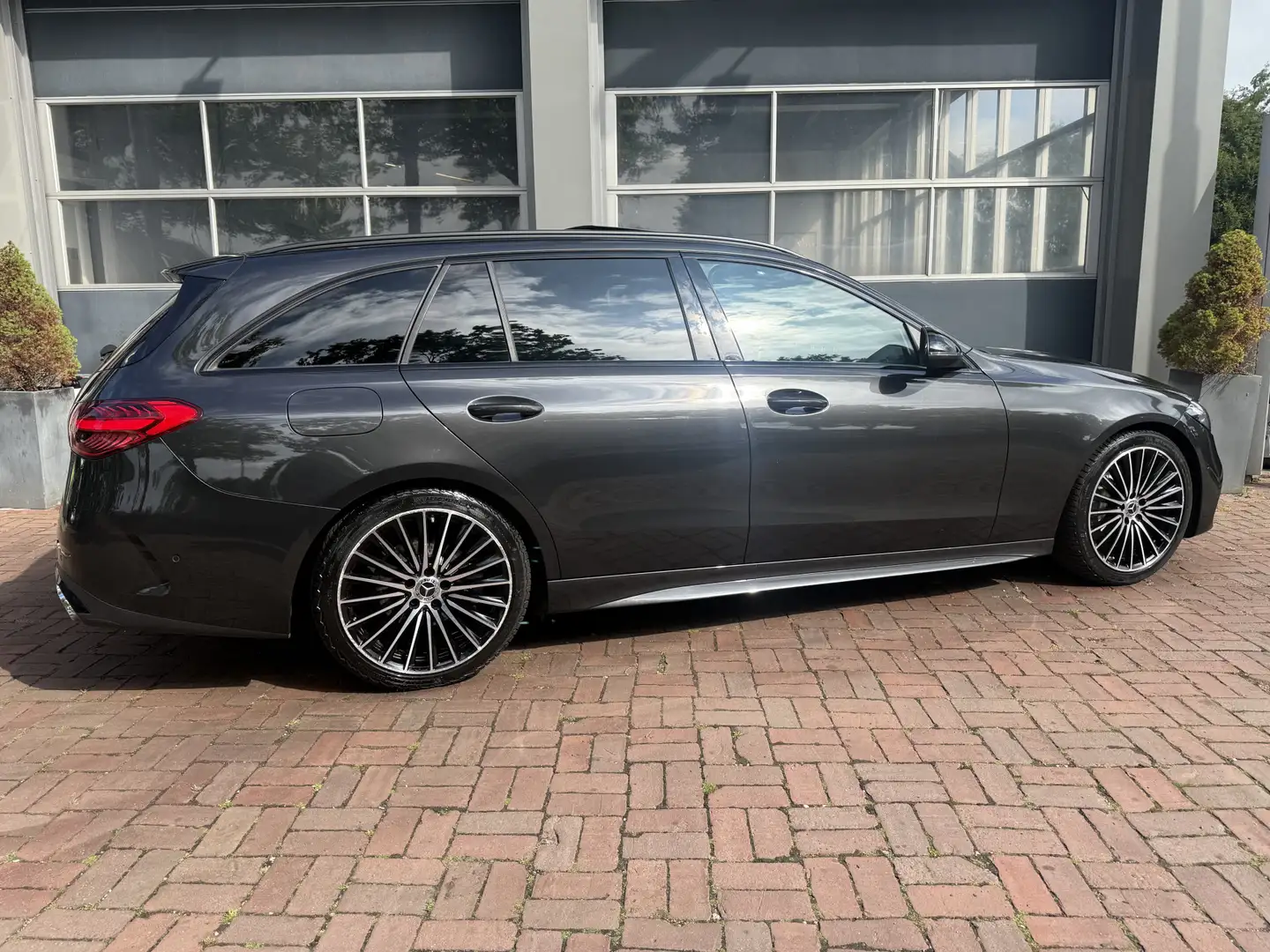 Mercedes-Benz C 180 Estate AMG Line | Pano | Sfeer | Leder |  01-2022 Grijs - 2