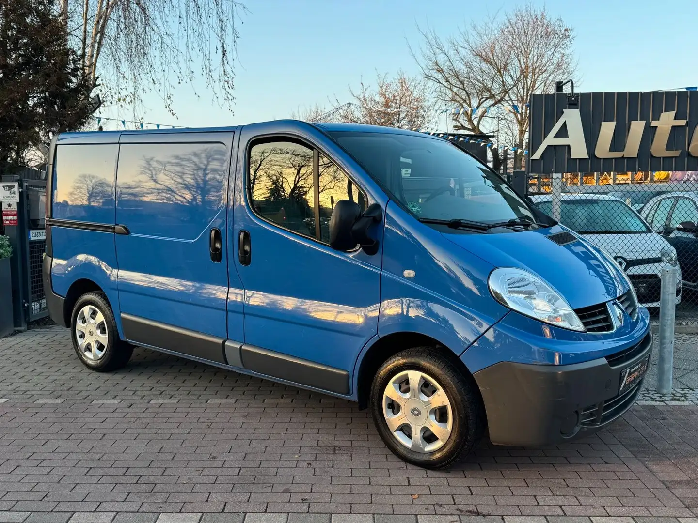 Renault Trafic Kasten L1H1 2,7t*Klima*3xSitzer*Ahk*EU5 Blau - 1