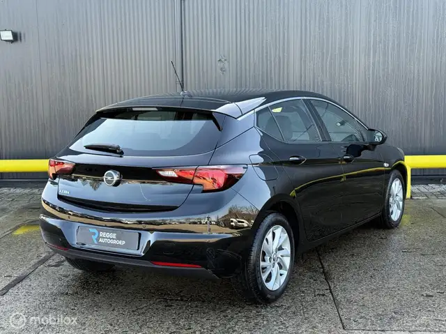 Opel Astra view 3