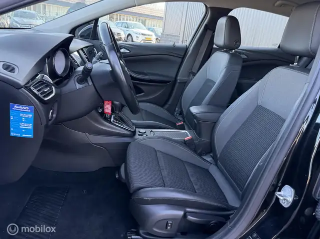 Opel Astra view 4