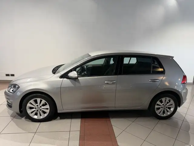 Volkswagen Golf view 2