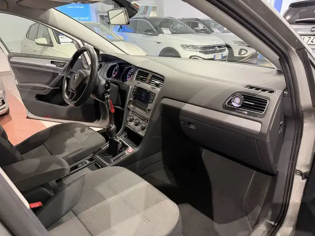 Volkswagen Golf view 10