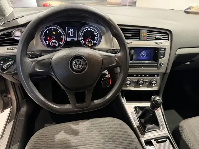 Volkswagen Golf view 11