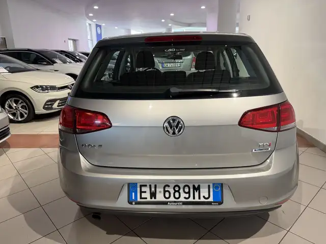 Volkswagen Golf view 4