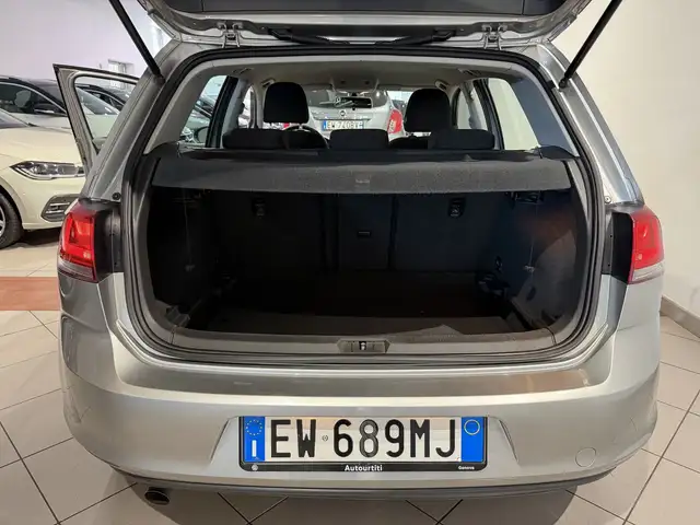 Volkswagen Golf view 9