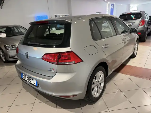Volkswagen Golf view 5