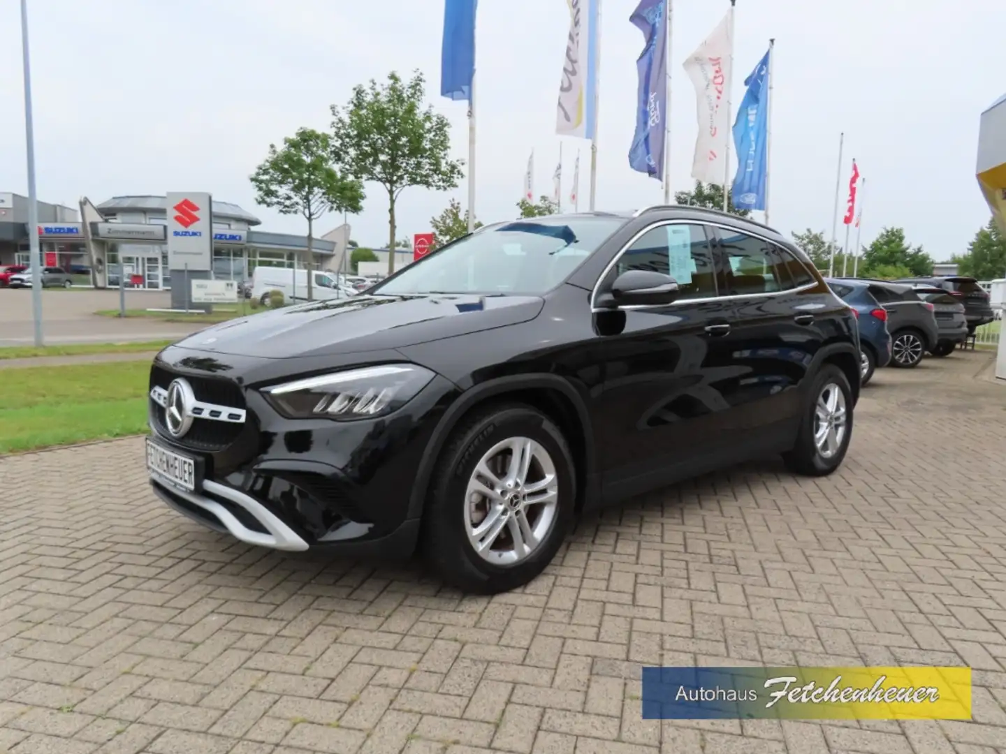 Mercedes-Benz GLA 180 7G-Aut. m. NAVI+LED+RFK+SHZ+TEMP+ALU Schwarz - 2