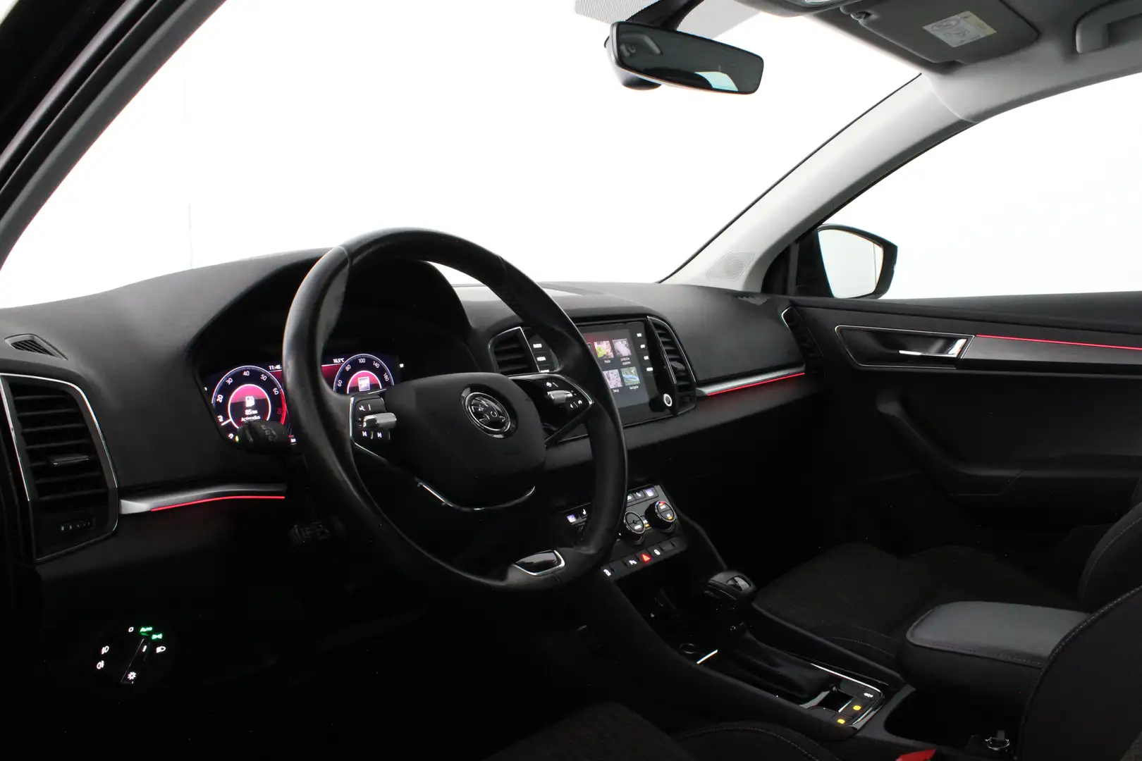 Skoda Karoq 1.5 TSI ACT Style 150pk Automaat/Camera/Trekhaak/A Zwart - 2