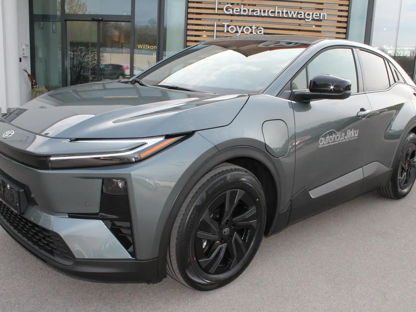 Toyota C-HR+ Teamplayer Silber - 1