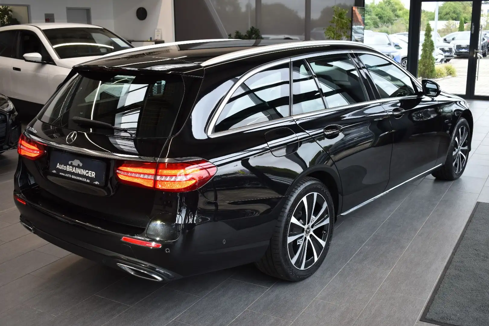 Mercedes-Benz E 300 de T Avantgarde 9G-tronic LED~HUD~Distronic Schwarz - 2
